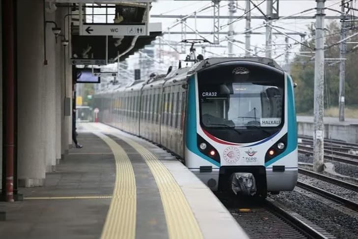Marmaray seferleri durduruldu, istasyonlarda peş peşe anonslar yapılıyor! İşte İstanbul Marmaray'da son durum