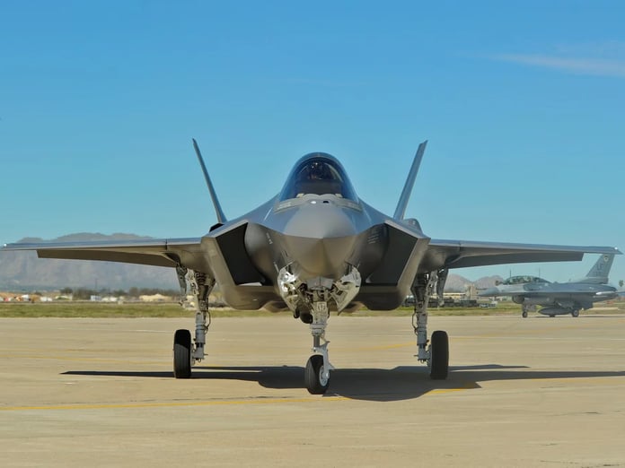 Japonya, İlk F-35B savaş uçaklarını teslim aldı