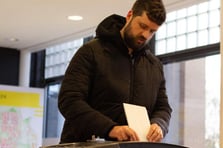 Hollanda erken seçim için sandık başına gidecek