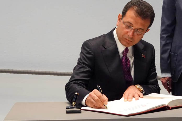 İmamoğlu’na rüşvet veren müteahhite madalya vermişler