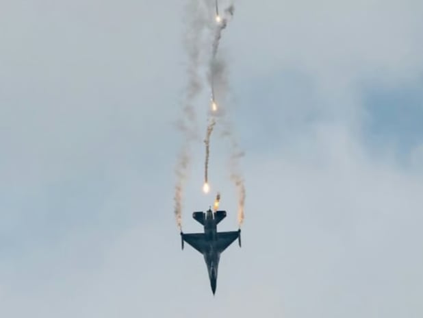 Polonya’da F-16 düştü: Pilot hayatını kaybetti