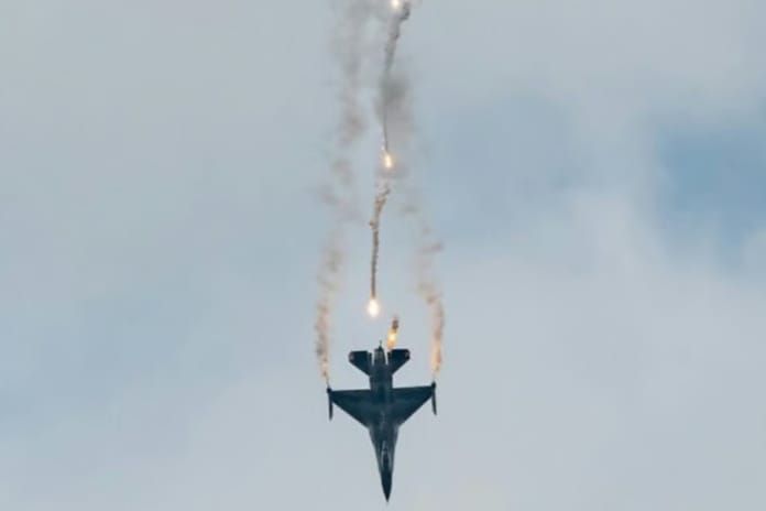 Polonya’da F-16 düştü: Pilot hayatını kaybetti