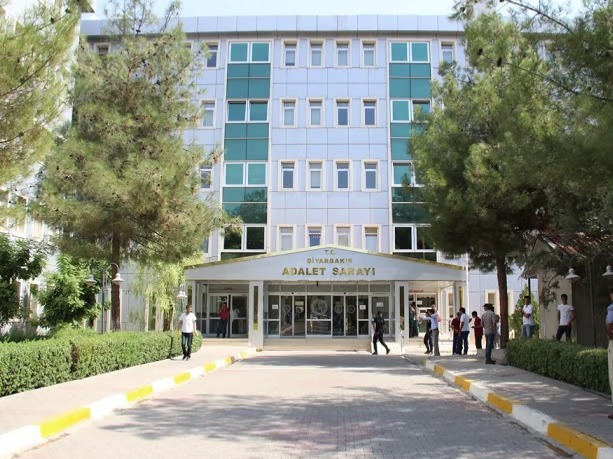 Diyarbakır Adliyesinde soygun! Kalaşnikof mermileri çalındı 