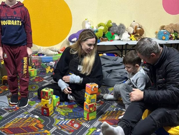 Angelina Jolie Ukrayna'nın Rus saldırlarına maruz kalan kentlerini ziyaret etti