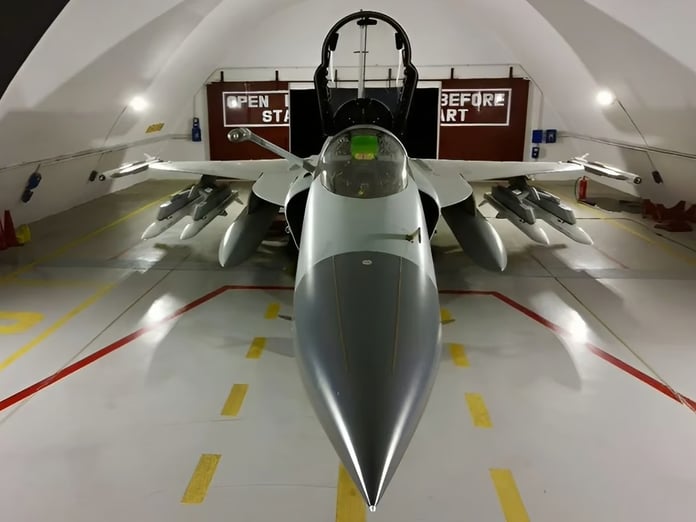 Pakistan Hindistan'a J-17 ile gözdağı verdi