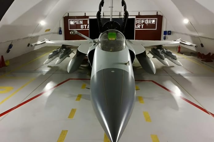 Pakistan Hindistan'a J-17 ile gözdağı verdi