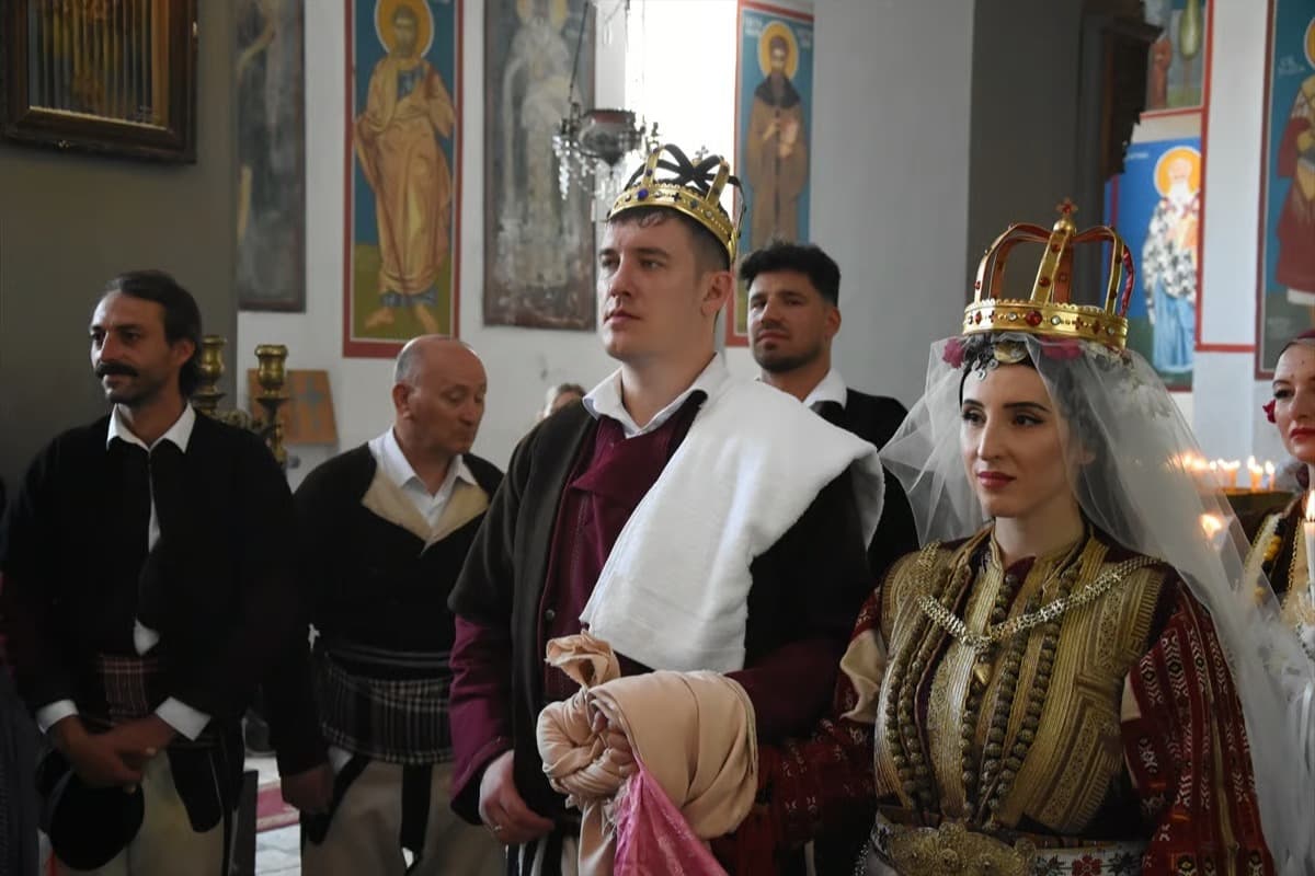 Balkanlar'da zamanda yolculuk: Tarihi Galiçnik Düğünü asırlık ritüellerle yapıldı