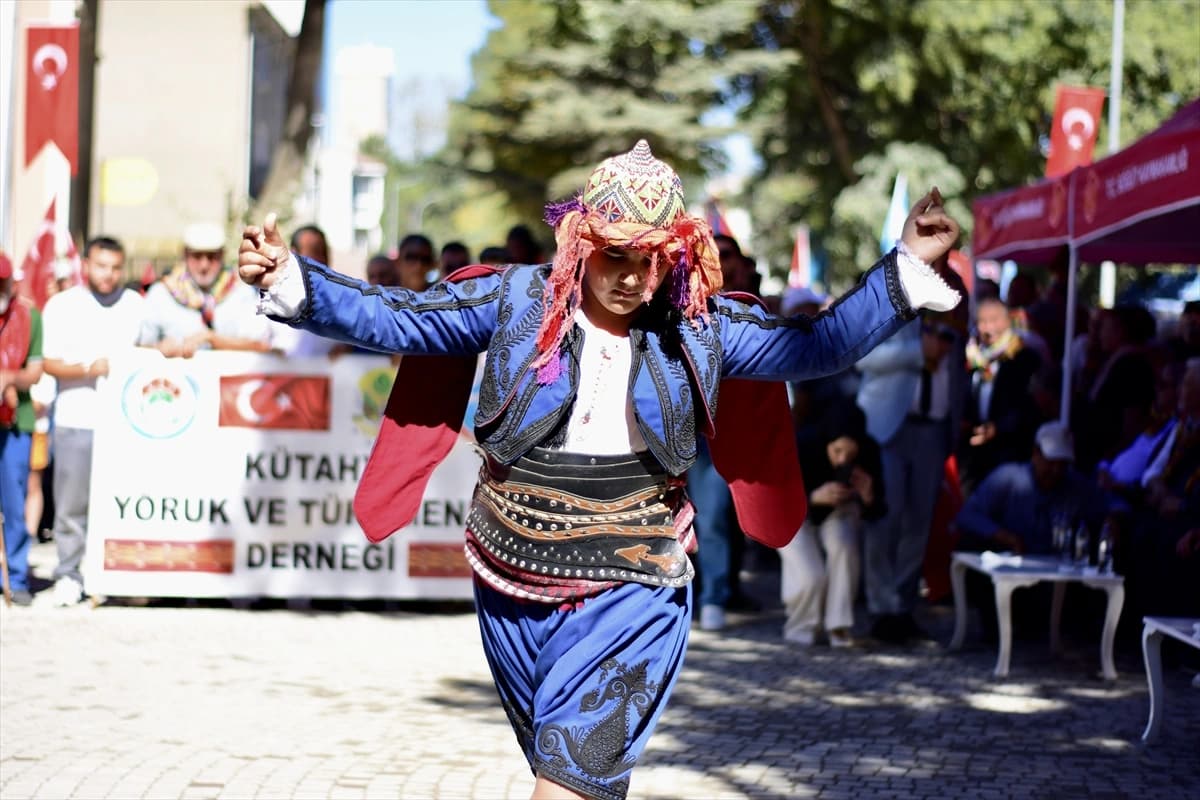 Ertuğrul Gazi Türbesi’ne yürüdüler