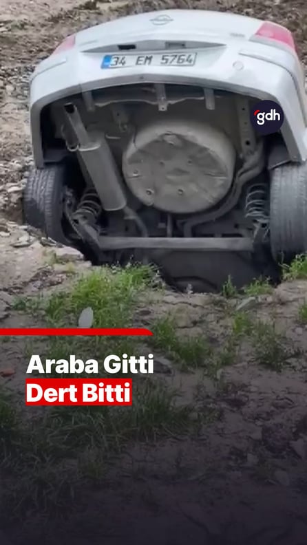 Araba göçüğe düştü, sahibi bayram etti