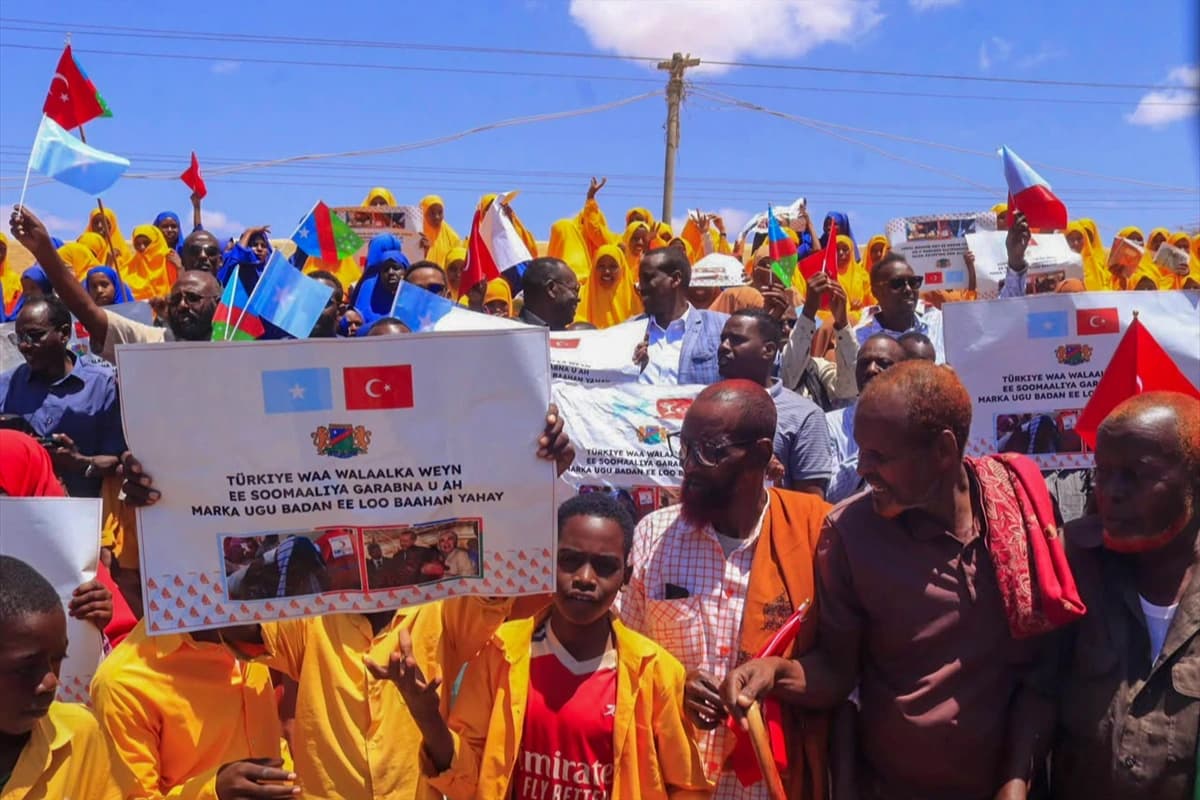 Somalililer Türkiye’ye teşekkür gösterisi düzenledi
