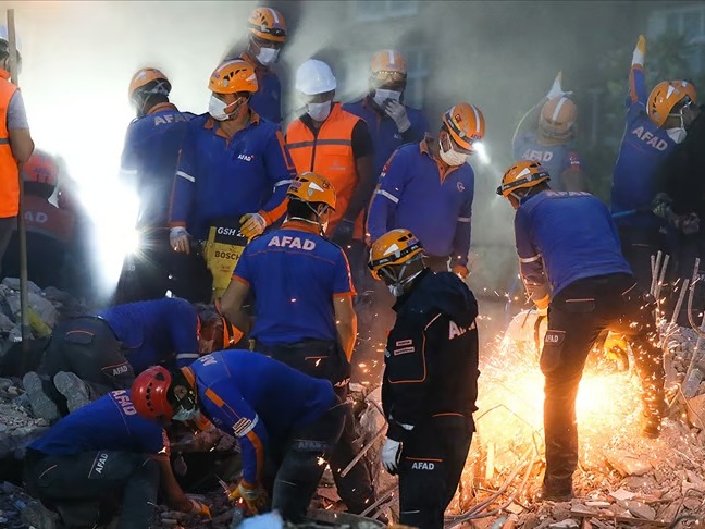 AFAD personeline yeni kıyafet yönetmeliği ve rütbe sistemi yayınlandı