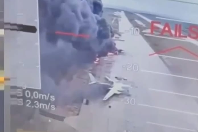 Ukrayna, Rusya'nın stratejik bombardıman üslerine FPV drone sürüsüyle saldırdı