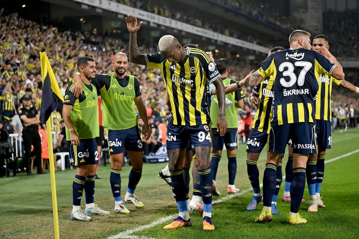 Fenerbahçe tura odaklandı: Sarı lacivertliler, Benfica deplasmanında galibiyet arıyor