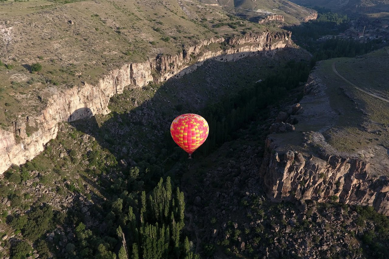 Aksaray'da iki sıcak hava balonu düştü