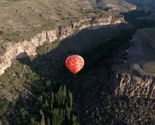 İki sıcak hava balonu düştü: 1 kişi hayatını kaybetti