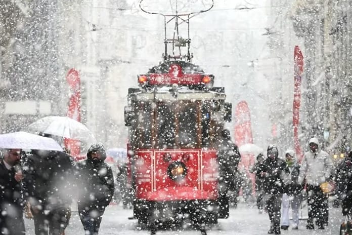 Meteoroloji'den 2 Şubat uyarısı: Kar, fırtına ve kuvvetli yağış aynı anda geliyor