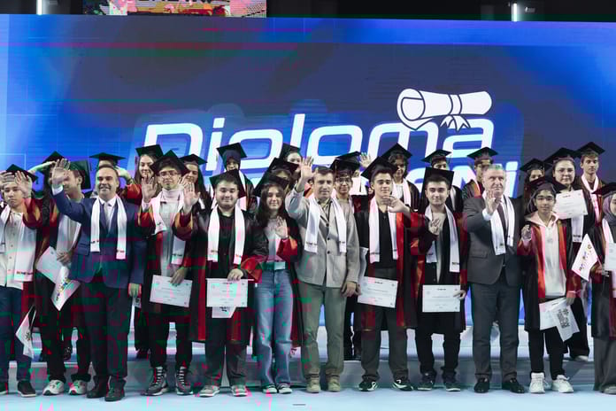DENEYAP Atölyeleri 9 Bin 490 teknoloji yıldızını mezun etti: "Bir milletin geleceğine bakıyoruz"