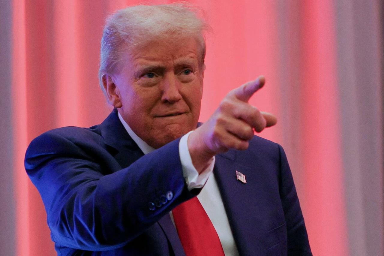 Trump'tan Çin'e %100 ek gümrük vergisi