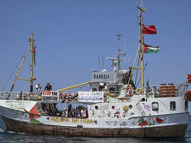 Gazze’ye yardım taşıyan Hanzala gemisiyle iletişim yeniden sağlandı