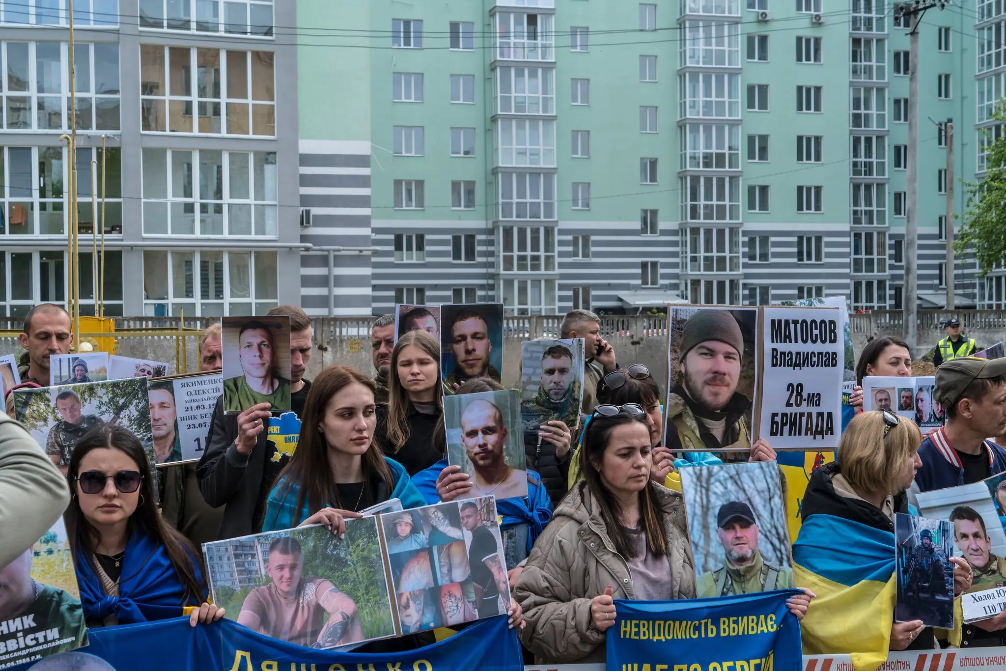 Ukraine and Russia are holding the largest prisoner exchange