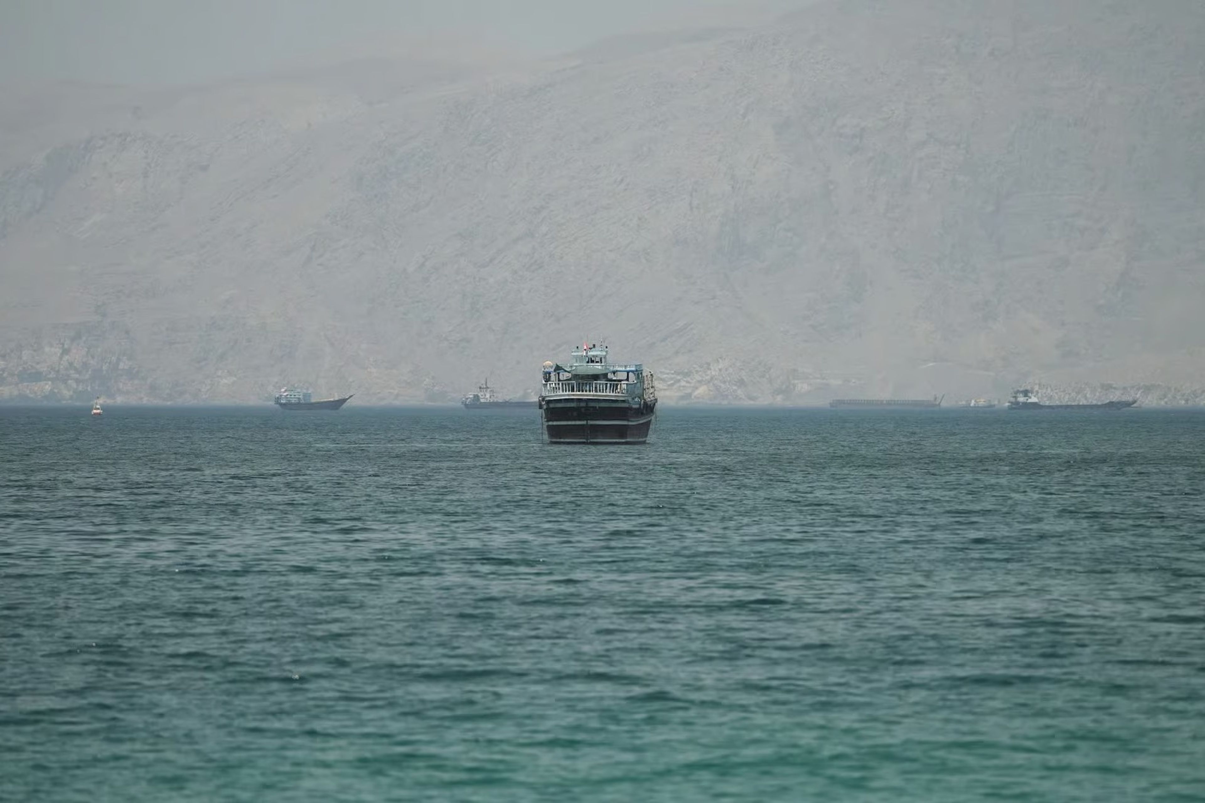 Hürmüz Boğazı yakınlarında ilk saldırı: ABD-İran mutabakatı sonrası gemi vuruldu