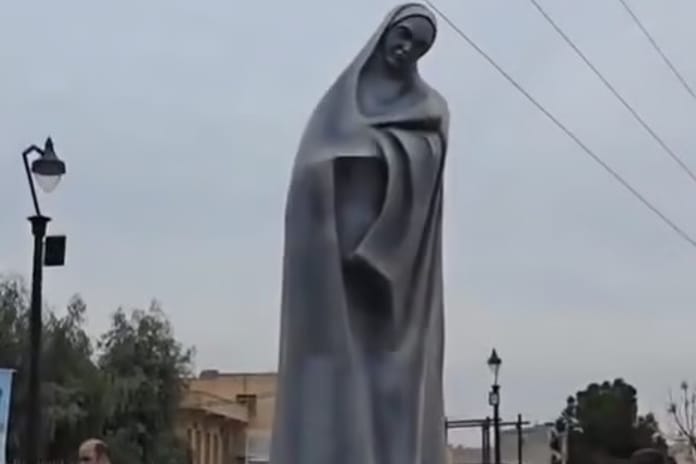 İran'da Hz. Fatıma adına dikilen heykel tartışma yarattı