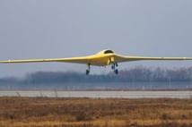 Çin’in yeni nesil Stealth İHA’sı CH-7 ilk uçuşunu tamamladı
