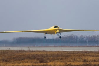 Çin’in stealth İHA’sı CH-7 ilk uçuşunu yaptı