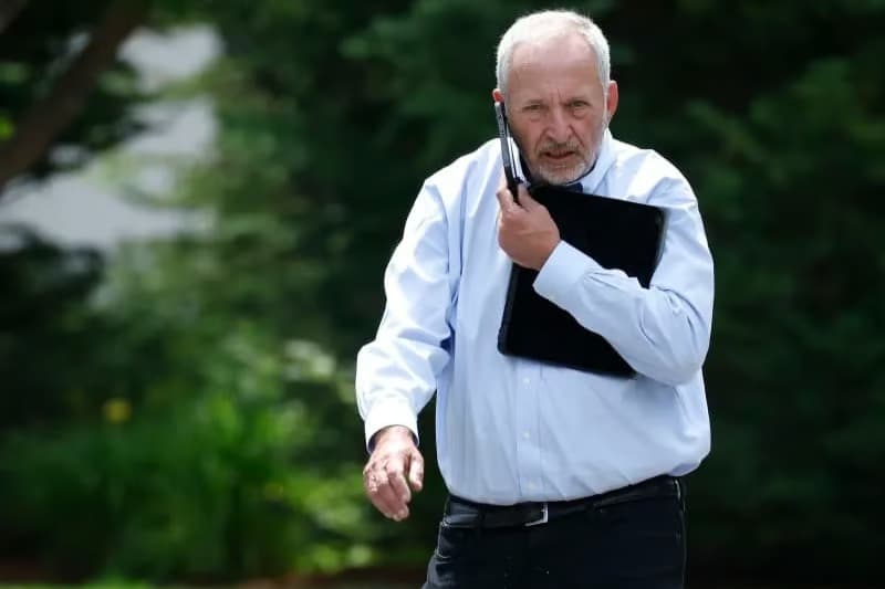 İsmi Epstein dosyasında geçen eski rektör tüm kamu görevlerinden çekildi