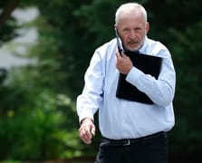 İsmi Epstein dosyasında geçen eski rektör tüm kamu görevlerinden çekildi