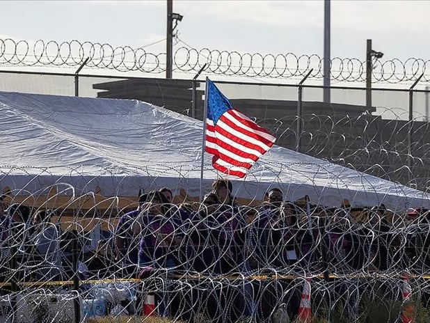 Yüzbinlerce göçmene sınır dışı edilecekleri tebliğ edildi