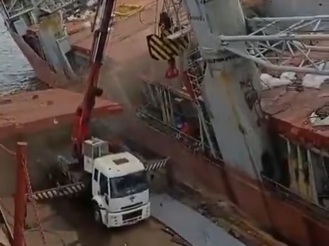 Tuzla’da gemi yan yattı: Bir işçi can verdi