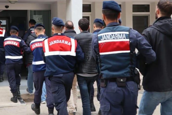 Jandarma'dan FETÖ operasyonu: 64 kişi tutuklandı