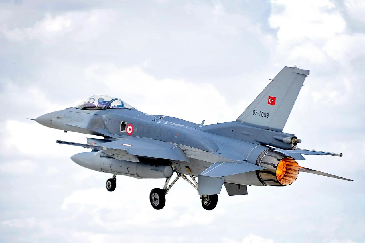 F-16 EDPOD, gerçek radar sistemlerine karşı uçuşlu testleri başarıyla tamamladı