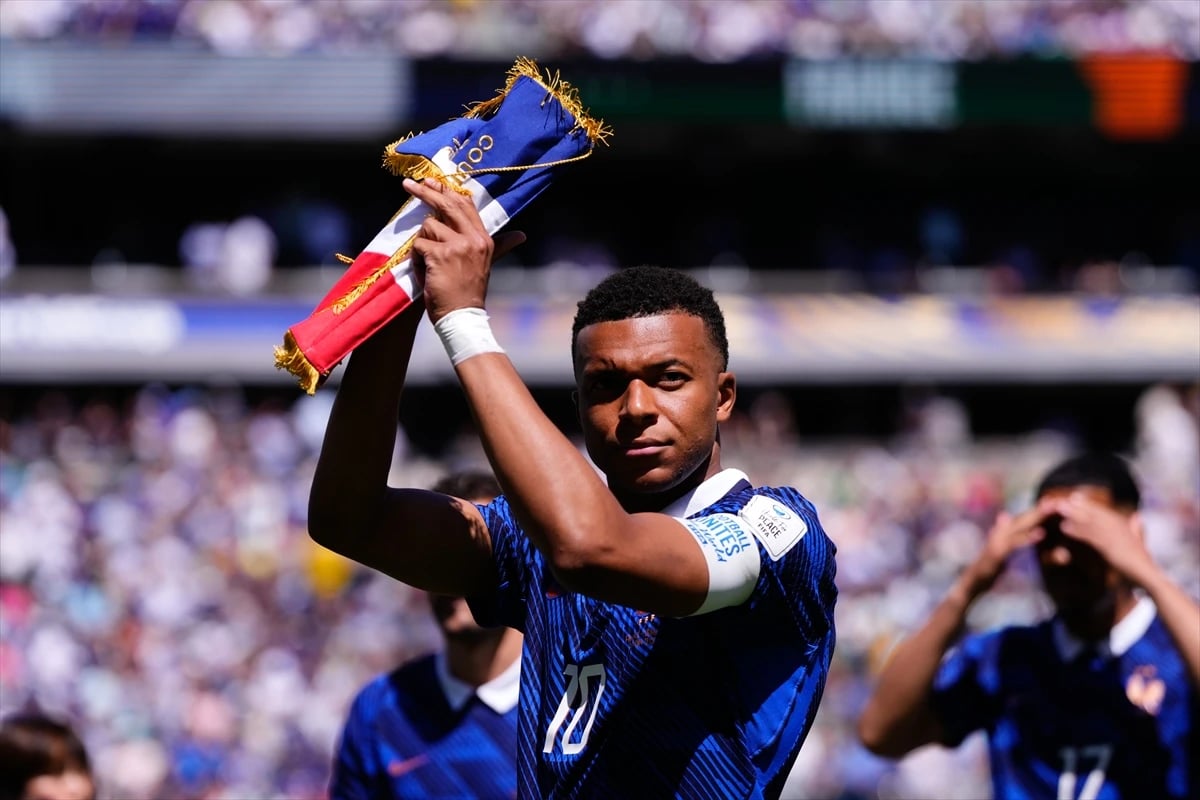 Mbappe tarihe geçti