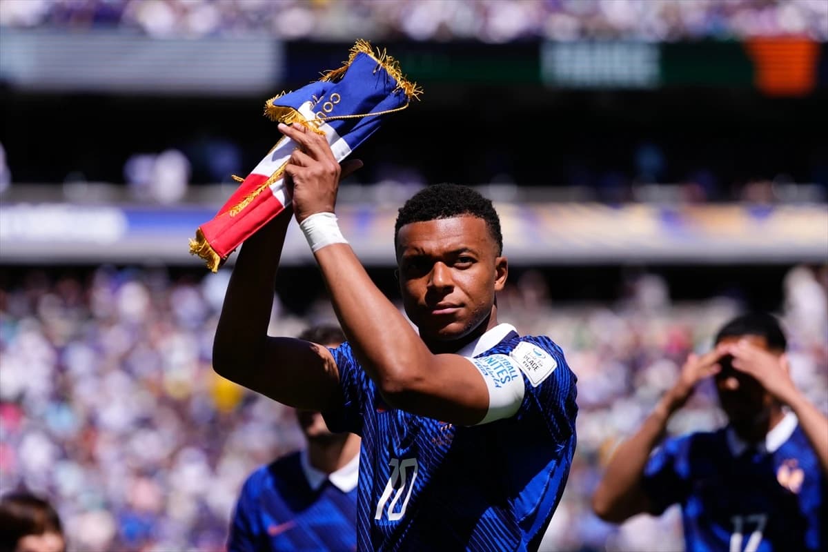 Mbappe tarihe geçti