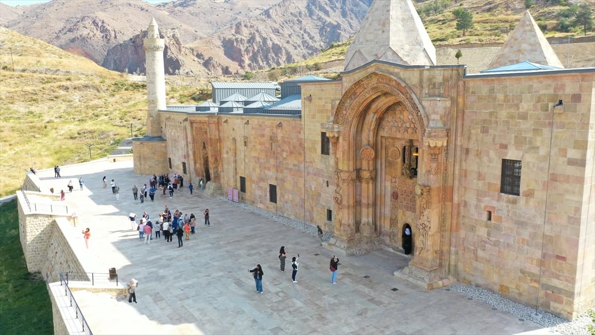 Divriği Ulu Camii ve Darüşşifasına ziyaretçi akını