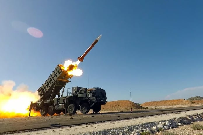 Japonya, ülke sınırları içindeki ilk füze denemesini yaptı