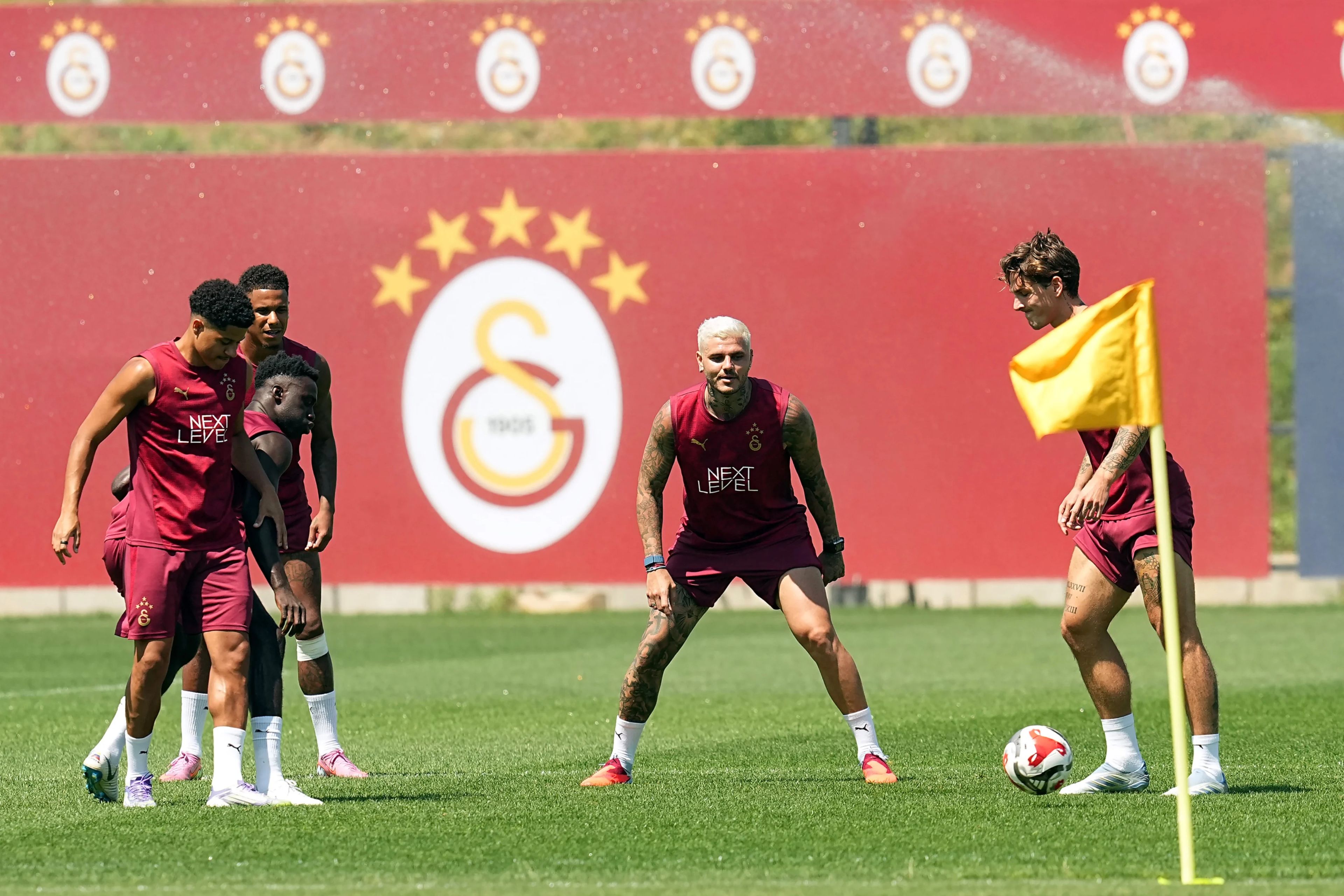 Galatasaray'dan yoğun hazırlık dönemi: Sarı kırmızılılar Avusturya yolcusu, kamp kadrosu açıklandı