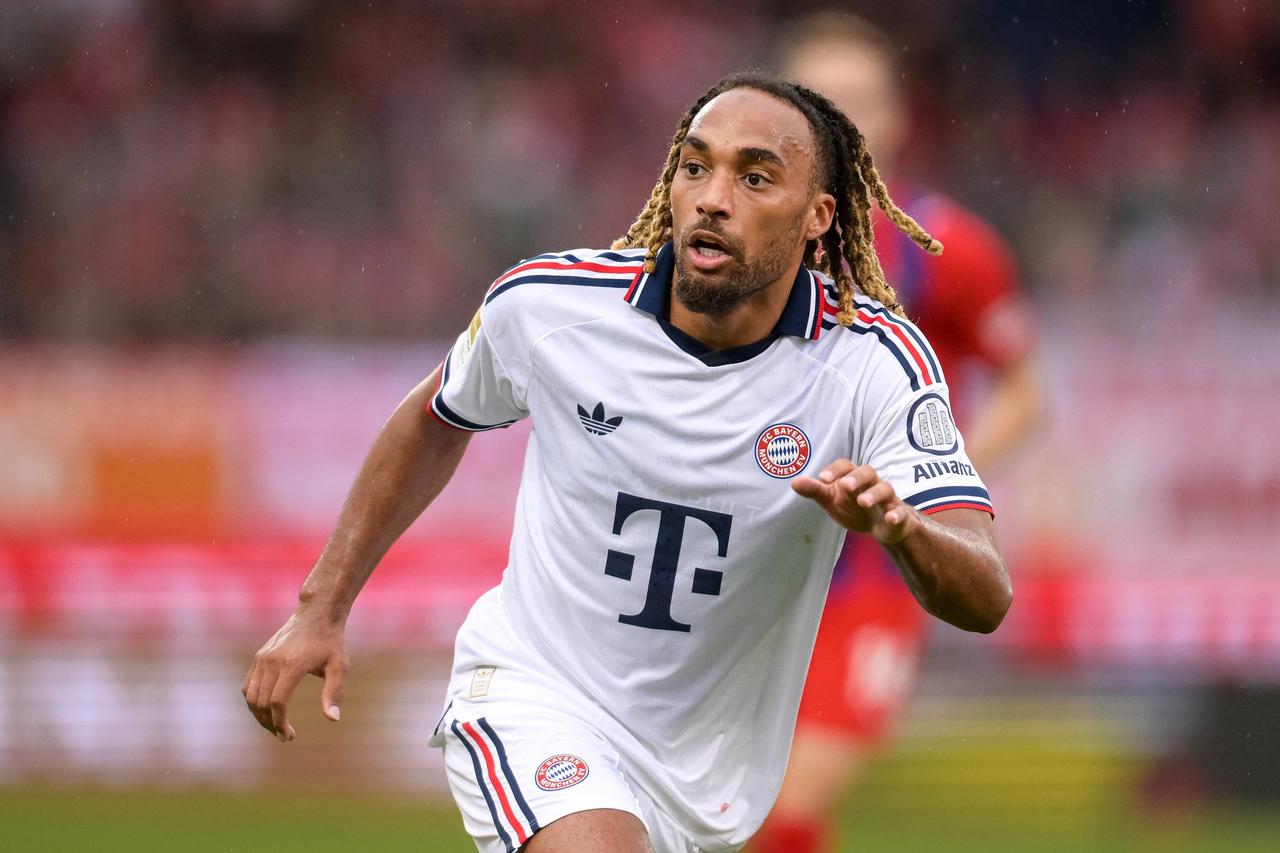 Bayern Münih'te Sacha Boey'un geleceği netleşiyor