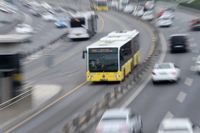 Metrobüs kazası mı oldu, hangi durakta? 21 Ekim metrobüs kazası mı var, ölü-yaralı var mı?