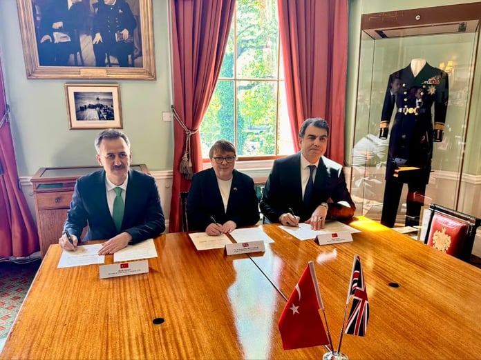 Türk ve İngiliz savunma heyetleri Londra'da buluştu