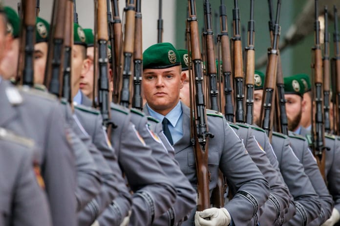 Almanya yedek askerlerle iletişimi kaybetti