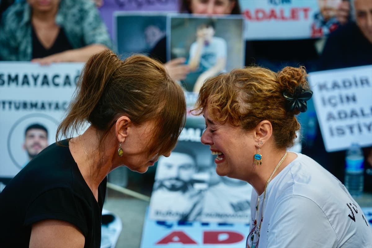 Mattia Ahmet Minguzzi'nin annesi Bakırköy'de oturma eylemi yaptı