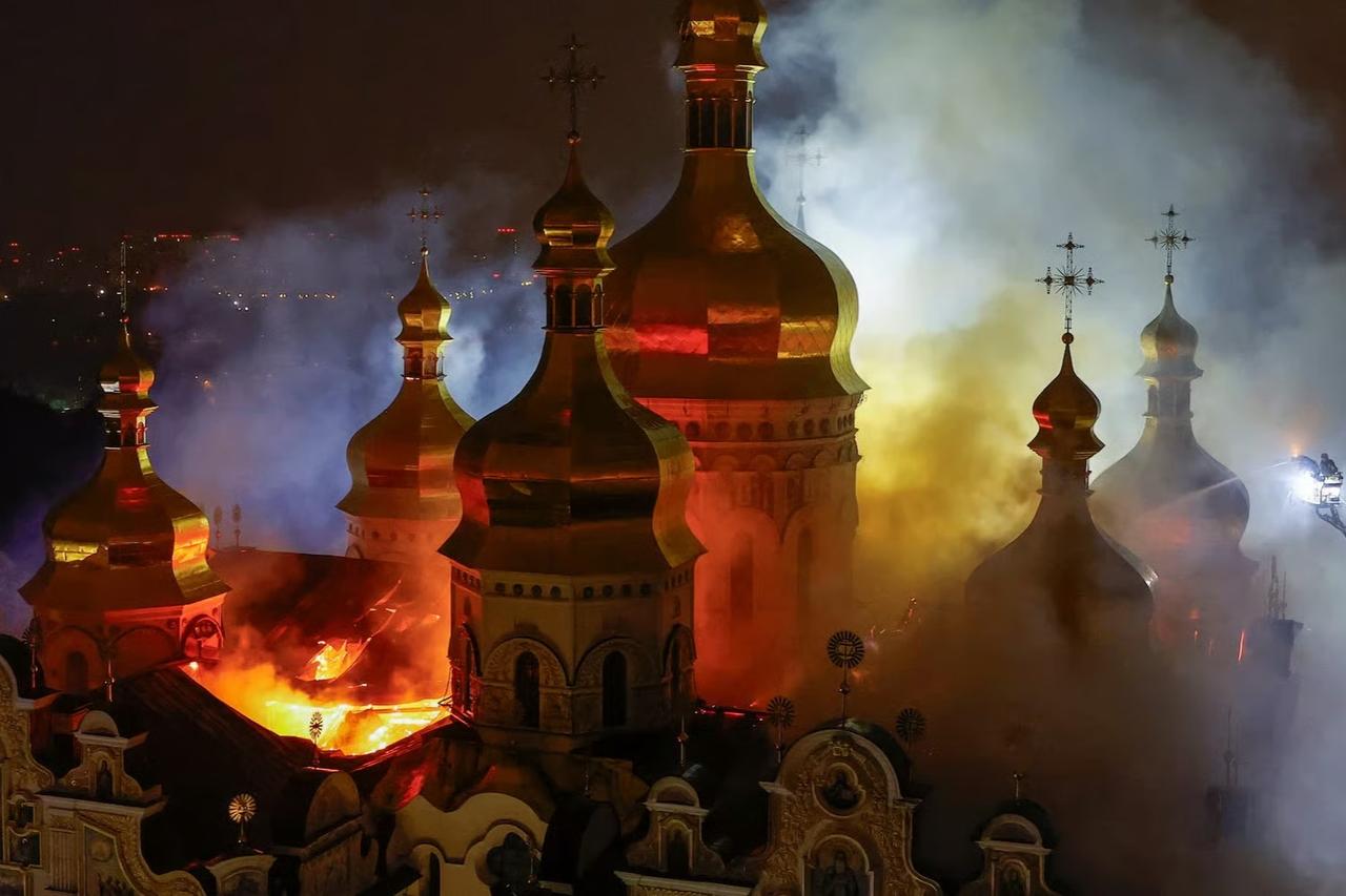 Rusya'nın Kiev saldırısında UNESCO mirası manastır zarar gördü