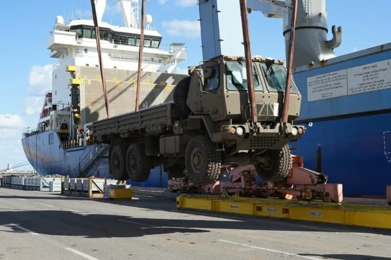 İsrail’e onlarca askeri araç sevkiyatı Haifa Limanı’nda teslim alındı