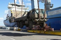 İsrail’e onlarca askeri araç sevkiyatı Haifa Limanı’nda teslim alındı