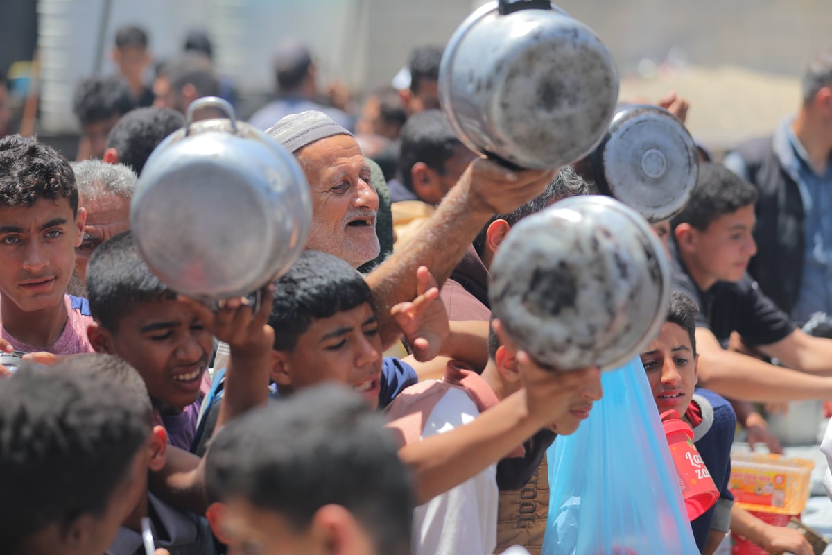 İsrail ablukası altındaki Gazze'de açlık krizi derinleşiyor. (AA)