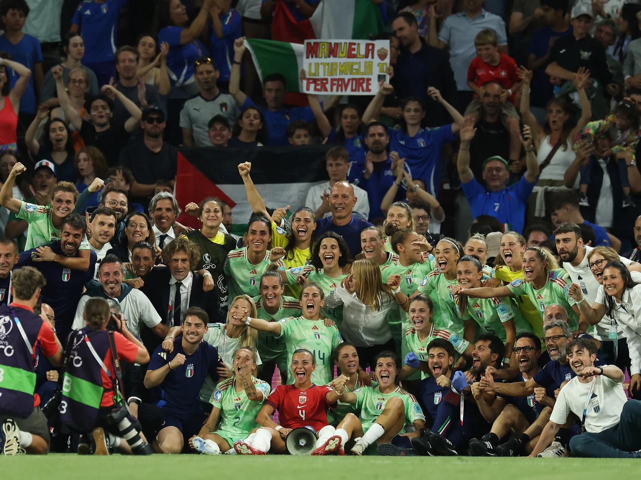 Kadınlar EURO 2025'te ilk yarı finalist İtalya!