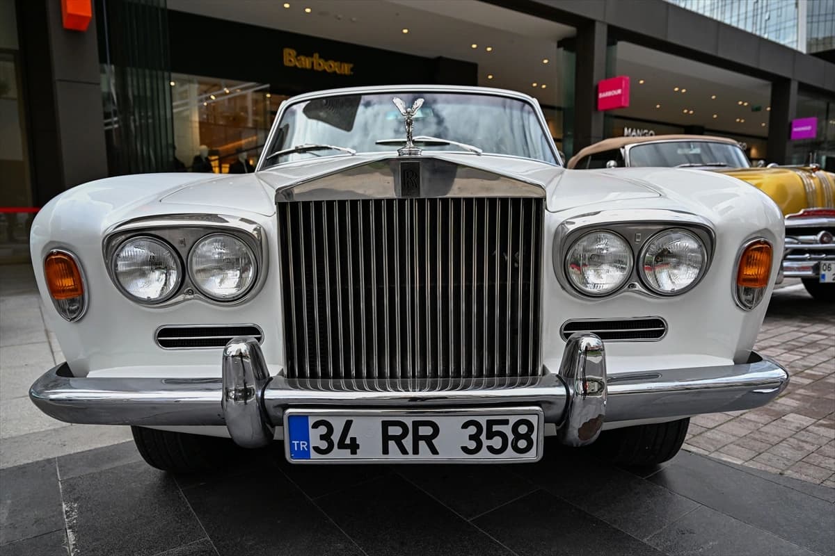 Klasik otomobiller Ankara'da görücüye çıktı